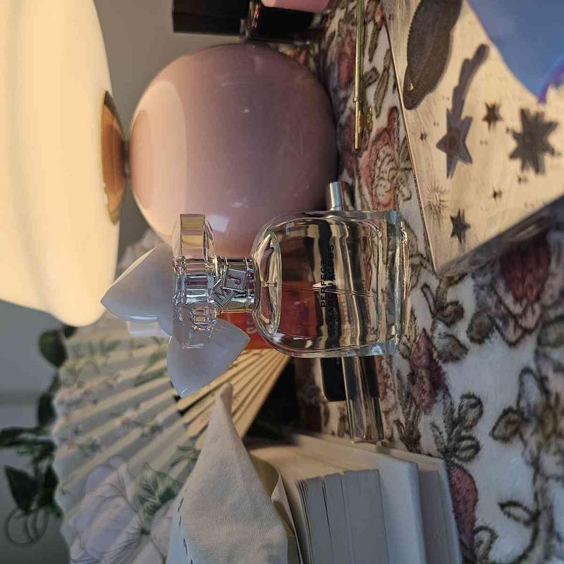 Customer photo for "Floral and bright perfume"