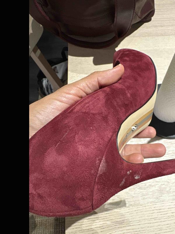 Customer photo for "The shoes are nice but they came with damaged"