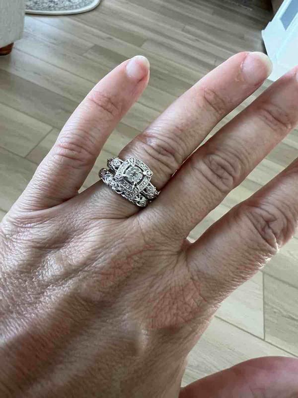 Review Thumbnail Image 0 236404446