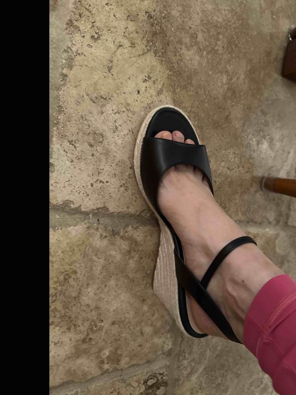 Customer photo for "run too big and final sale"