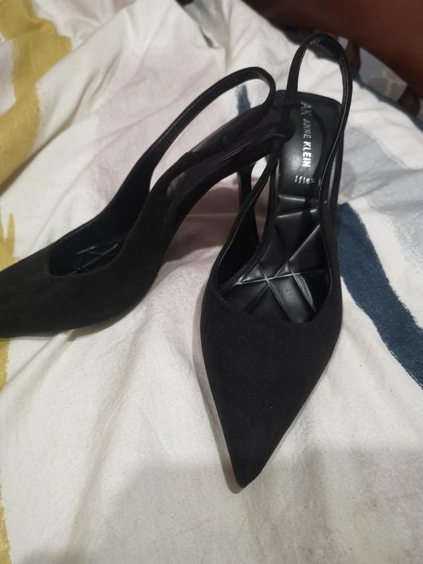 Customer photo for "Wrong shoe received"