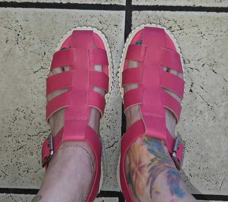 Cute, PINK, comfortable. And on sale!!