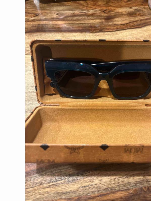 Review Thumbnail Image 0 219719205