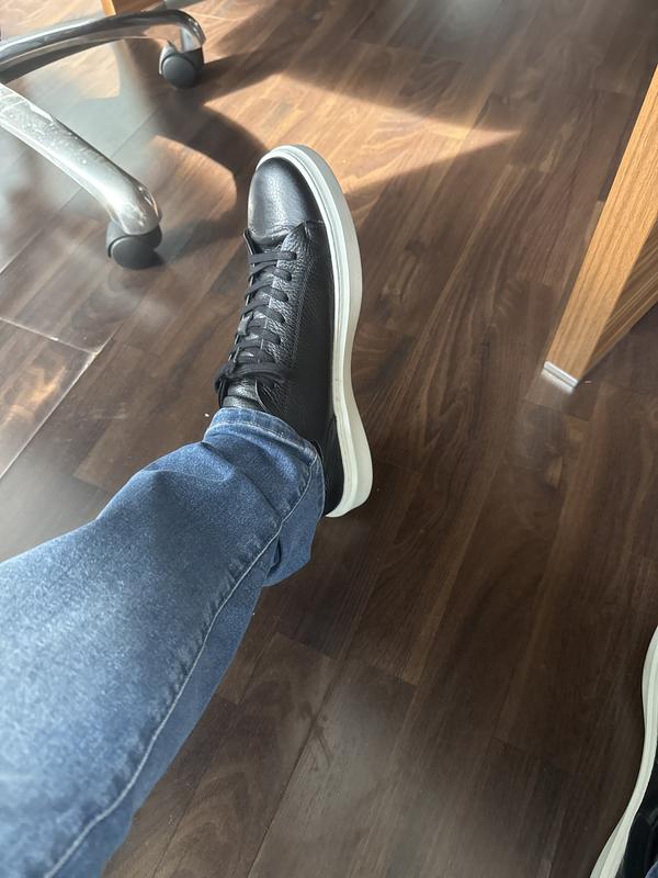 Looks great but not very comfortable