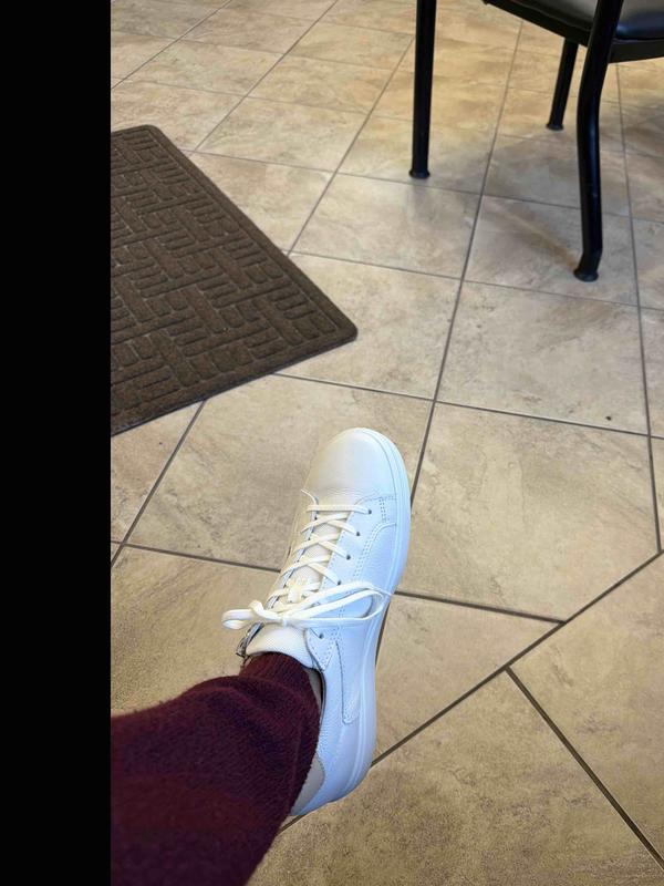 Customer photo for "very confortable shoe."