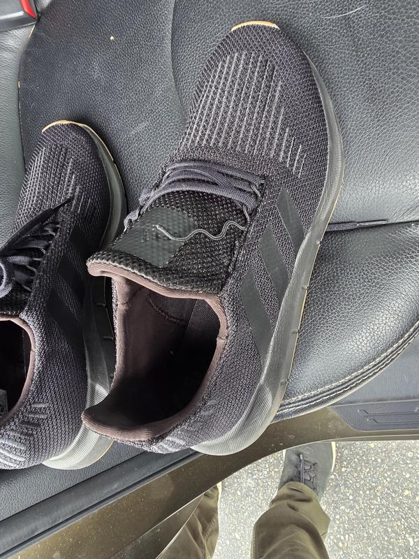 Customer photo for "Great shoe but it broke after 4 days."