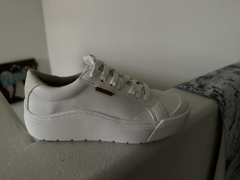 10/10 comfy sneaker!