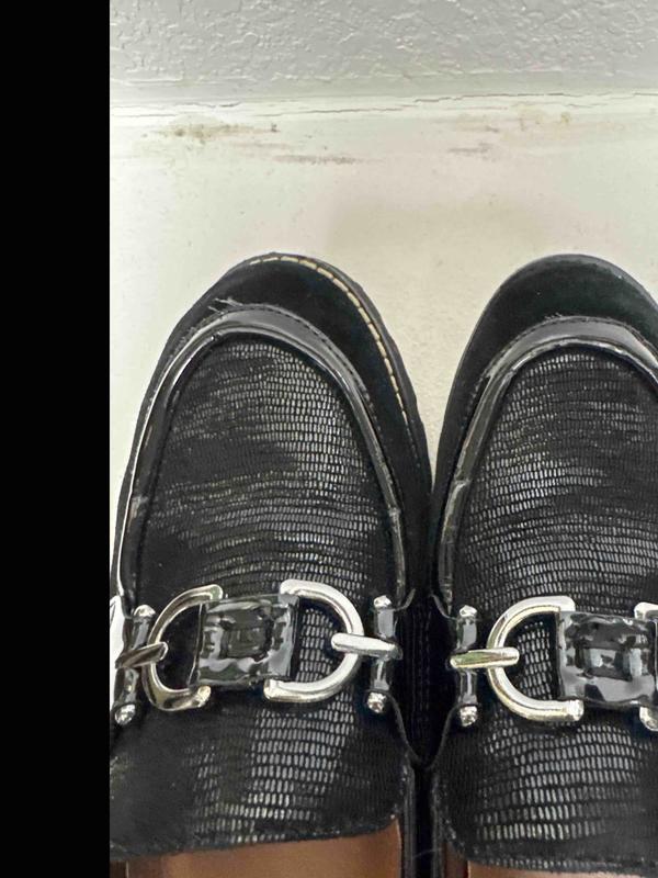Customer photo for "one shoe had white ticking and the other black."