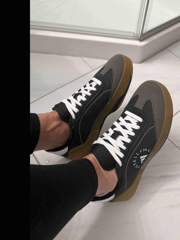 Customer photo for "sooo comfortable and stylish"
