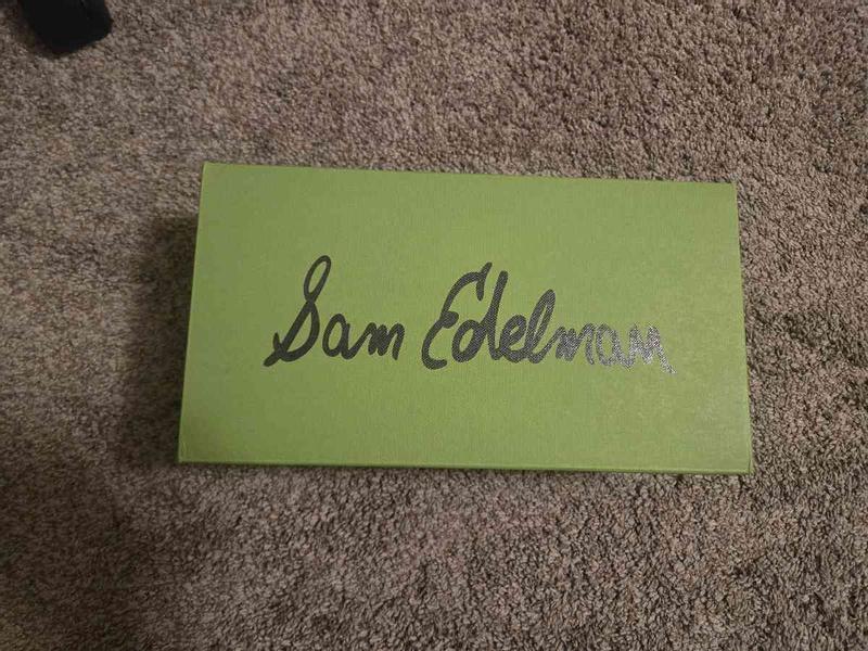 Used shoes and wrong box