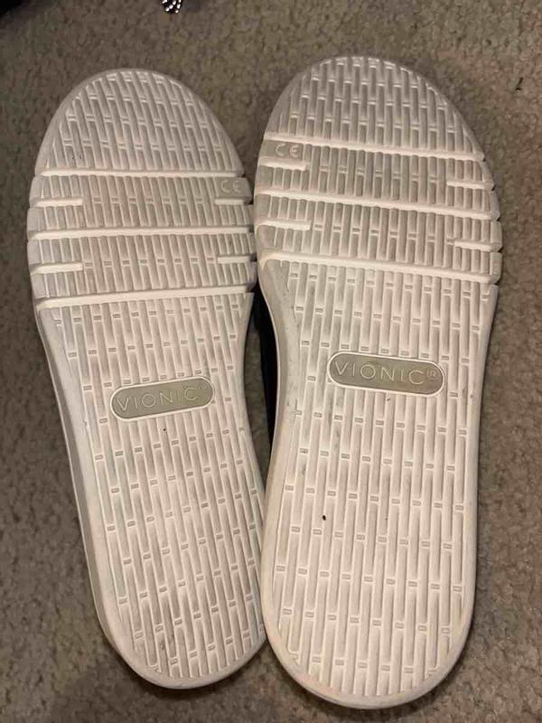 Customer photo for "Received used dirty shoes"