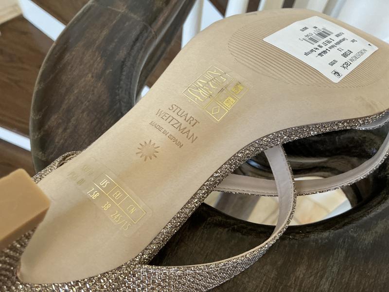 Customer photo for "WRONG SHOE in PICTURE"