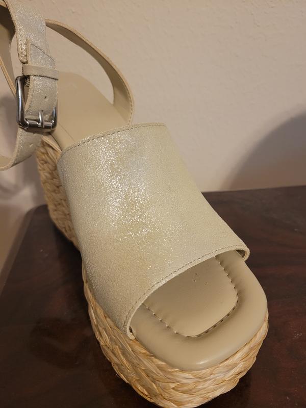 Review Thumbnail Image 0 229979993