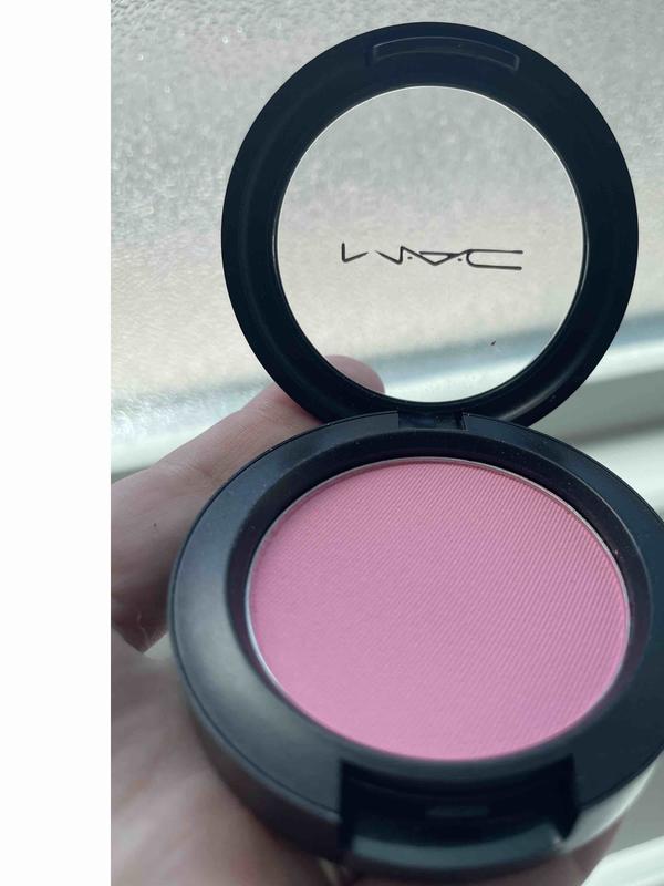 item photo pigment color misleading