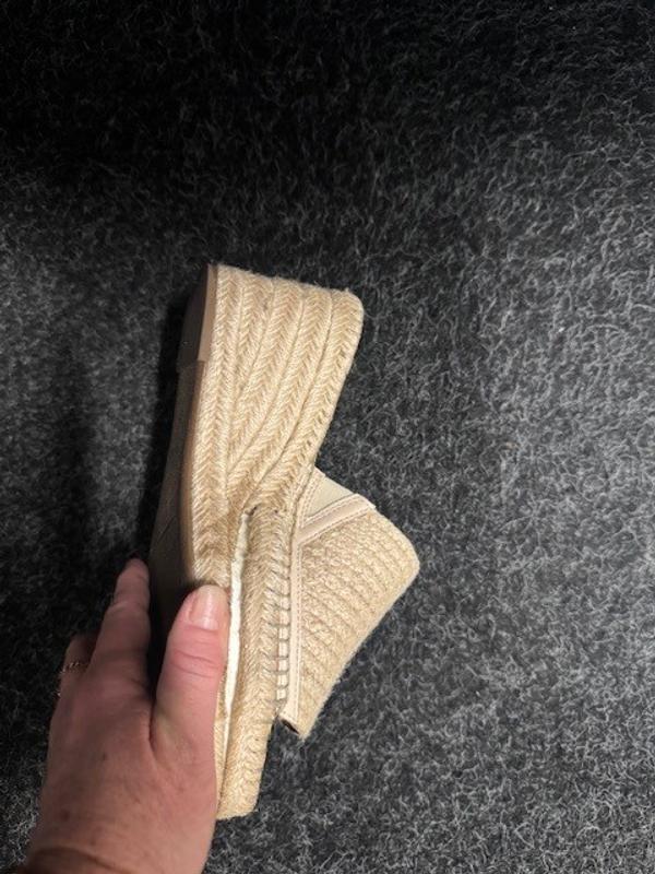 Cute shoe -  if it didn't fall apart