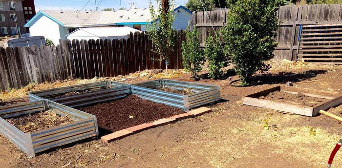 stonegate designs galvanized raised bed