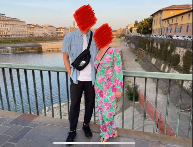 Looks very good over the shoulder for casual wear.