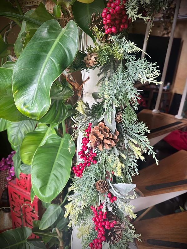 National Tree Company Indoor (non powered) 9-ft Mixed Needle