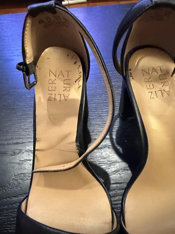 Customer photo for "Love the comfort, but the quality is disappointing"
