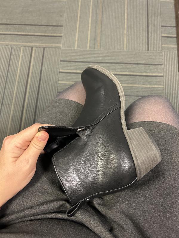 Quality issues- this is after wearing for 1 day.