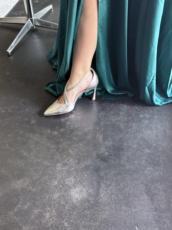 Too big and very uncomfortable shoe in general