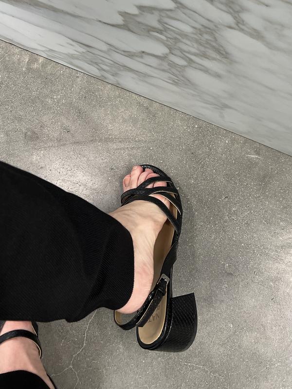 Review Thumbnail Image 0 215950396