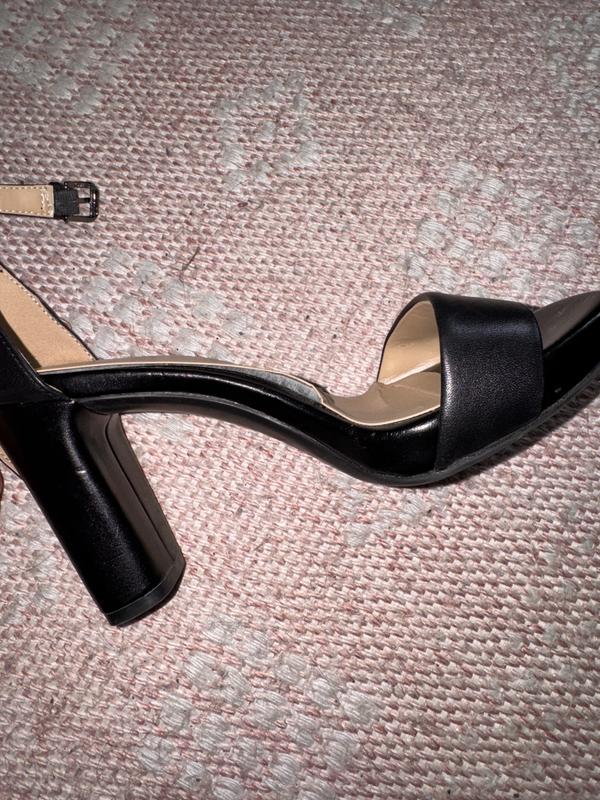 Customer photo for "Poor quality insole"