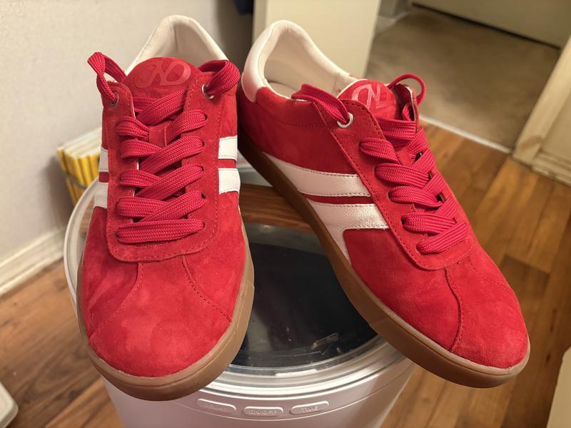 Customer photo for "Ravishing Red and Comfortable"