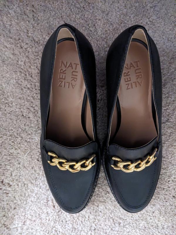 Unshaped at the back. Sides bend in.