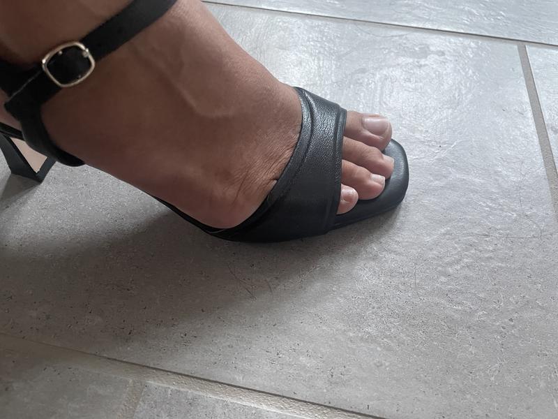 Customer photo for "Not wide foot friendly"
