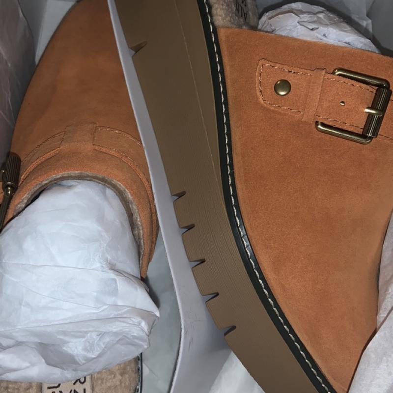 Customer carousel item 11.