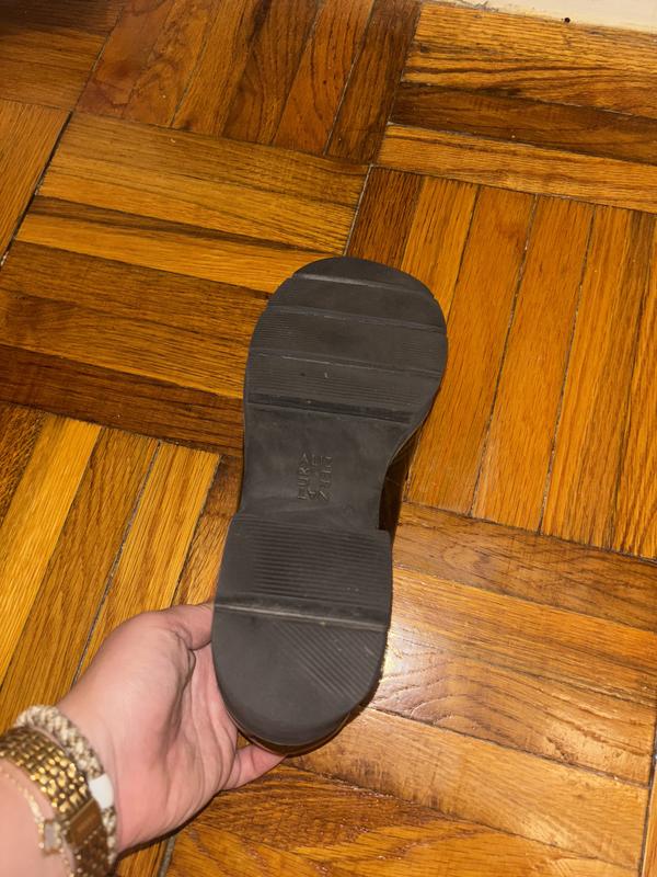 Sole - wore on the side, causing frequent ankle rolling