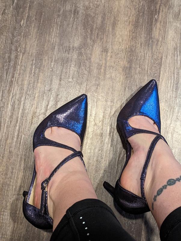 Stunning shoes!! Just runs large