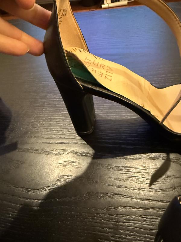 Customer photo for "Love the comfort, but the quality is disappointing"