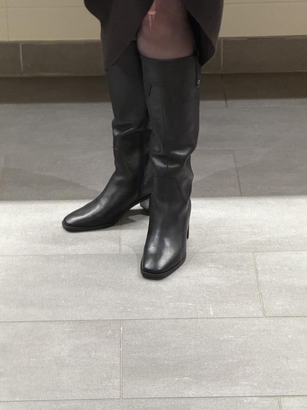 Customer photo for "cute and stylish, just tight"