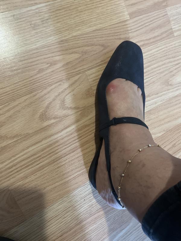 Customer photo for "Unusual Small fit"