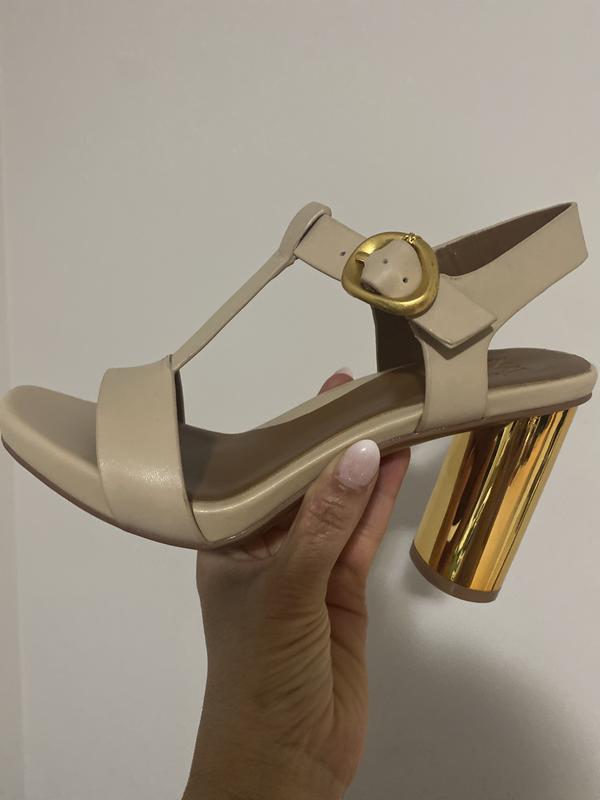 Customer photo for "Golden heel is the best feature"
