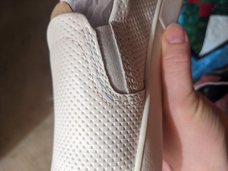 Customer photo for "Nice shoe, but faulty pair"