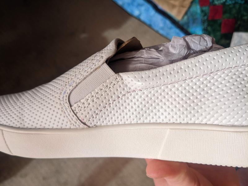Customer photo for "Nice shoe, but faulty pair"