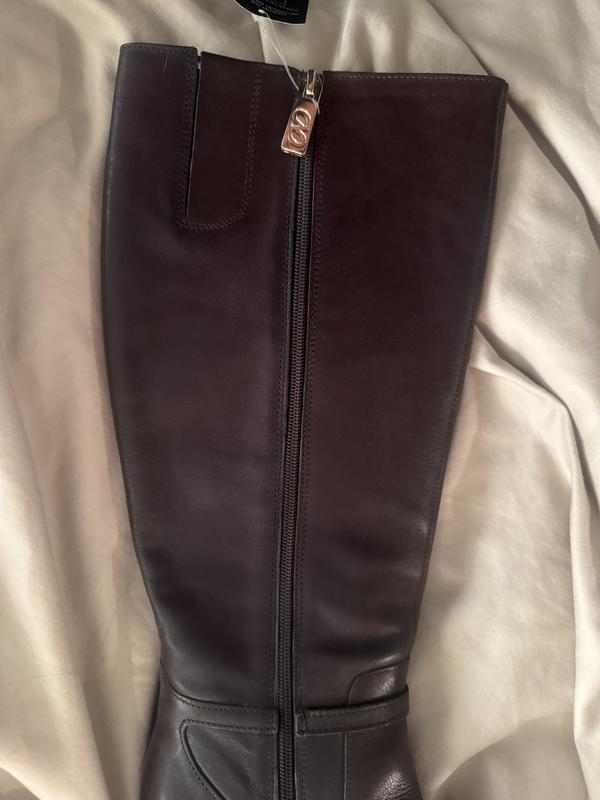 Brown boots in same size (8.5 regular width) have a waaay wider shaft