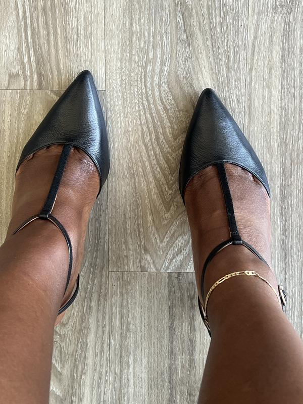 Customer photo for "Disappointing for Wide Feet"