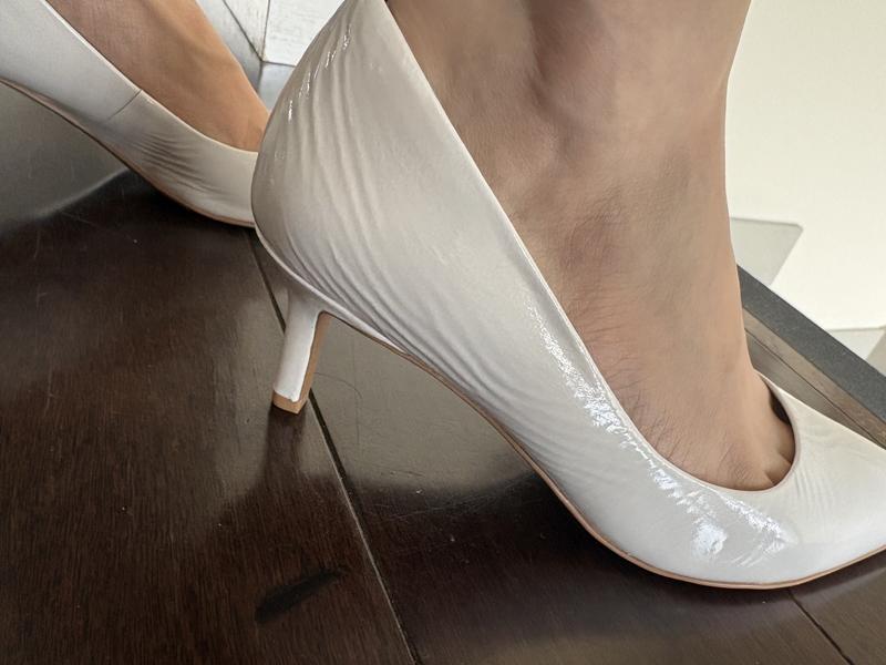Customer photo for "Poor quality Faux leather"