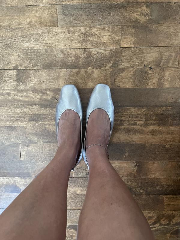 Customer photo for "Very stylish and chic while it is so simple"