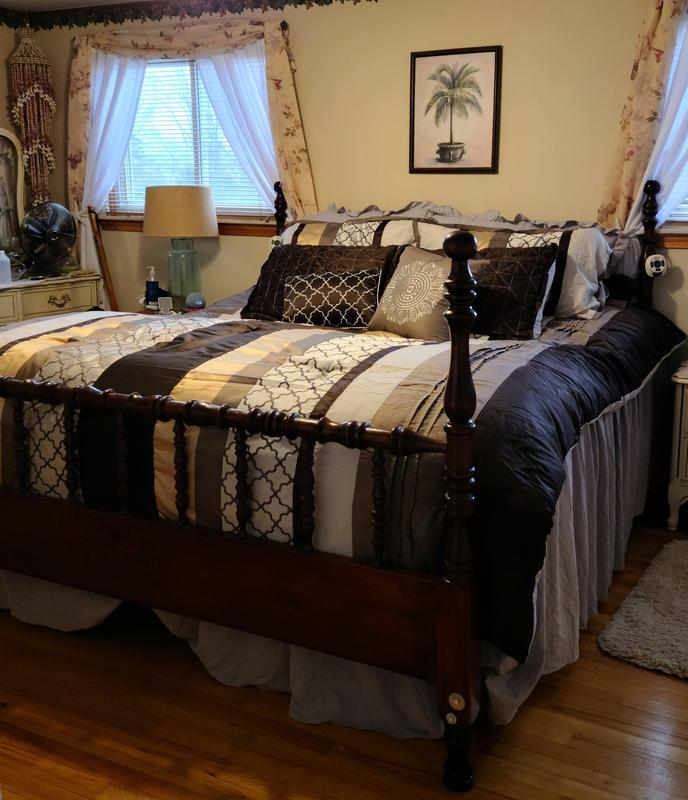 Beautiful brown king comforter