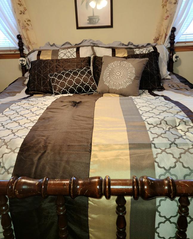 Brown comforter details