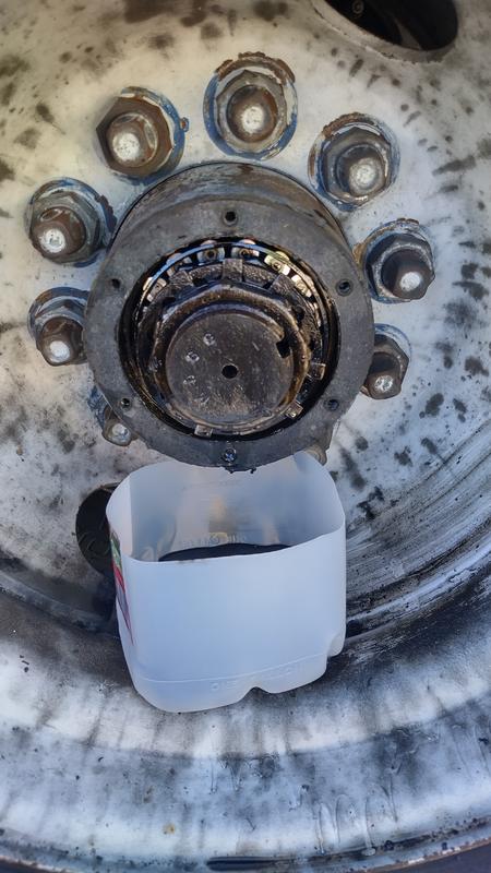 スノーパパ Stemco® 6 Hole Bolt On Steer Axle Aluminum Hub Cap w/Red Cap