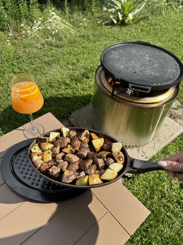 I love the removable handle and the hot surface tray it comes with!