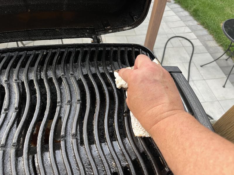 How to Clean Grease Tray on Propane Grill: Easy & Effective Tips