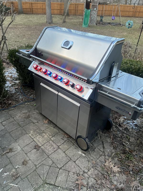 Prestige PRO 665 RSIB Gas Grill | Napoleon