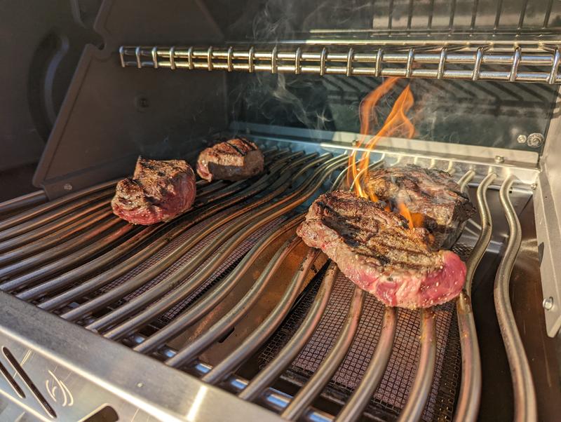 Weber grill hotsell sizzle zone